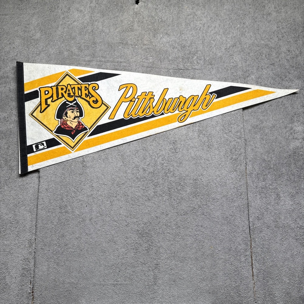 Vintage Pittsburgh Pirates MLB Felt Pennant 1980s‎ Black Gold Flag Game Room